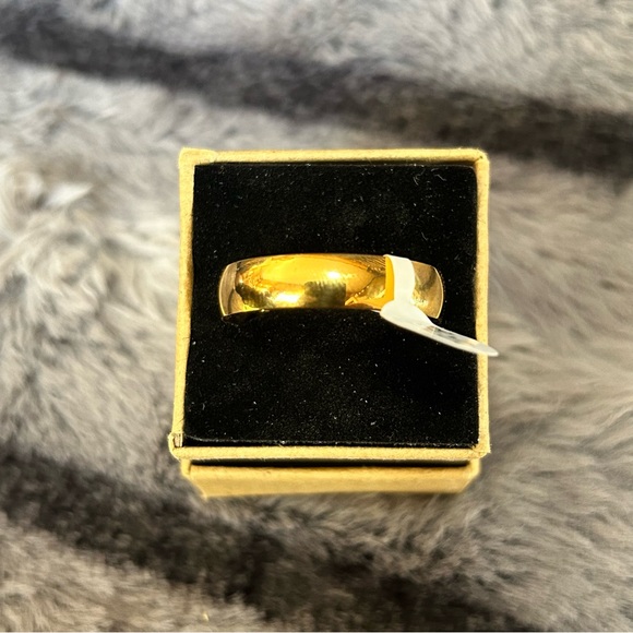 Men’s 6mm 18kt gold plated stainless steel band ring NIB 15